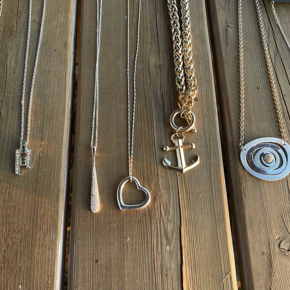 Collection of 15 Vintage and Modern Costume Jewelry Necklaces - Picture 12 of 15